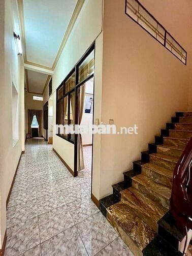 bán nhà hai bà trưng 3 tầng,gần chợ đêm,để lại nội thất,khu an ninh