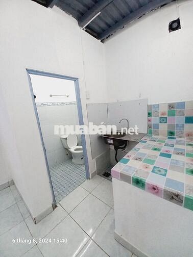 Phòng trọ có sẵn máy lạnh, chỉ 2.3tr tại 1902/5/13 Lê Văn Lương