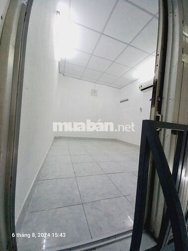 Phòng trọ có sẵn máy lạnh, chỉ 2.3tr tại 1902/5/13 Lê Văn Lương