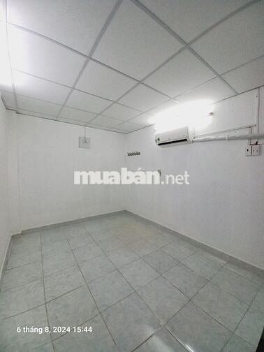 Phòng trọ có sẵn máy lạnh, chỉ 2.3tr tại 1902/5/13 Lê Văn Lương