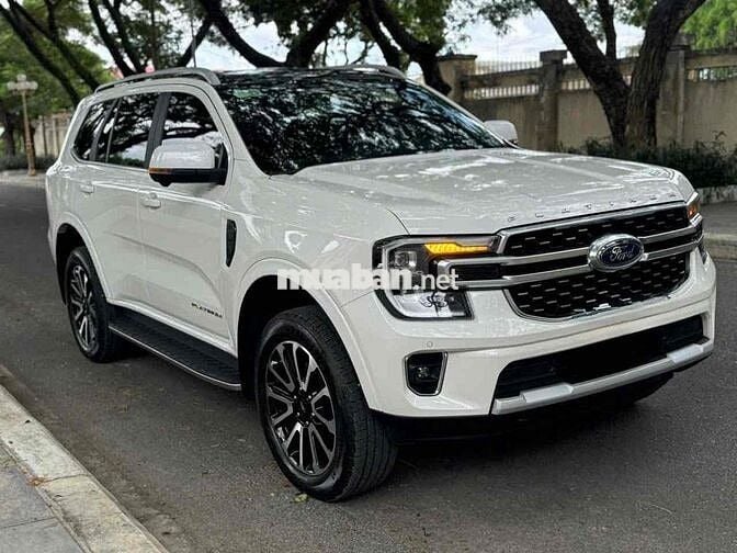 Everest Platinium 2025 Xuất Hoá Đơn Xe Rất Đẹp