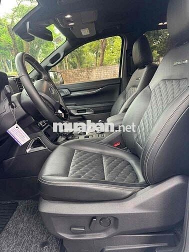 Everest Platinium 2025 Xuất Hoá Đơn Xe Rất Đẹp