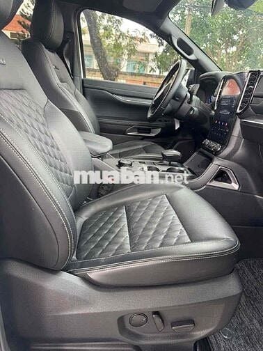 Everest Platinium 2025 Xuất Hoá Đơn Xe Rất Đẹp