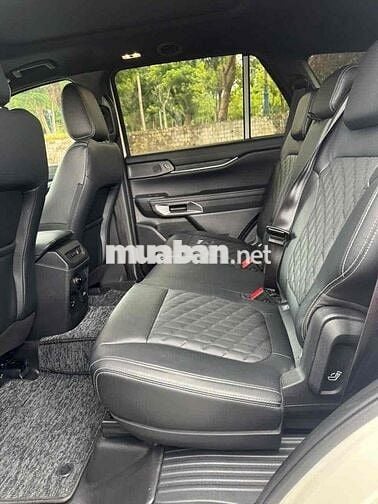 Everest Platinium 2025 Xuất Hoá Đơn Xe Rất Đẹp
