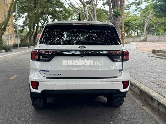 Everest Platinium 2025 Xuất Hoá Đơn Xe Rất Đẹp