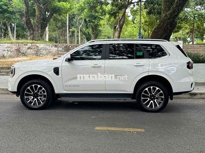 Everest Platinium 2025 Xuất Hoá Đơn Xe Rất Đẹp