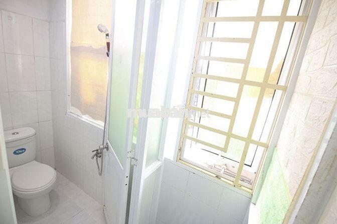 Giá 2tr7/tháng, cửa sổ thoáng Đường Cách Mạng Tháng Tám Quận 10