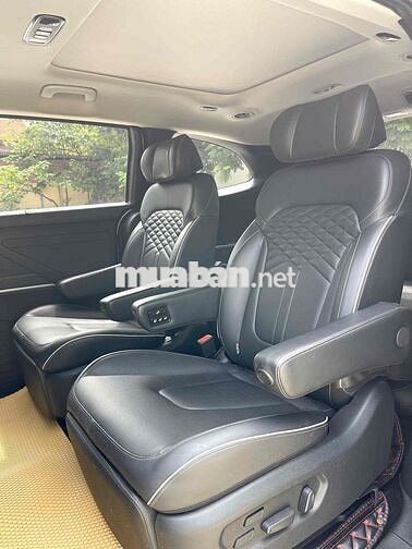 Hyundai Custin 2.0 Cao cấp sản xuất 2023