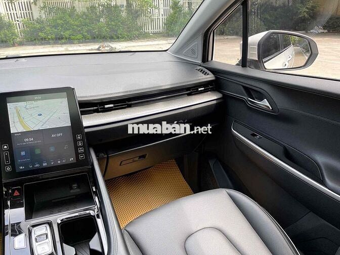 Hyundai Custin 2.0 Cao cấp sản xuất 2023