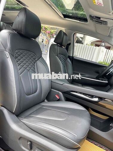 Hyundai Custin 2.0 Cao cấp sản xuất 2023