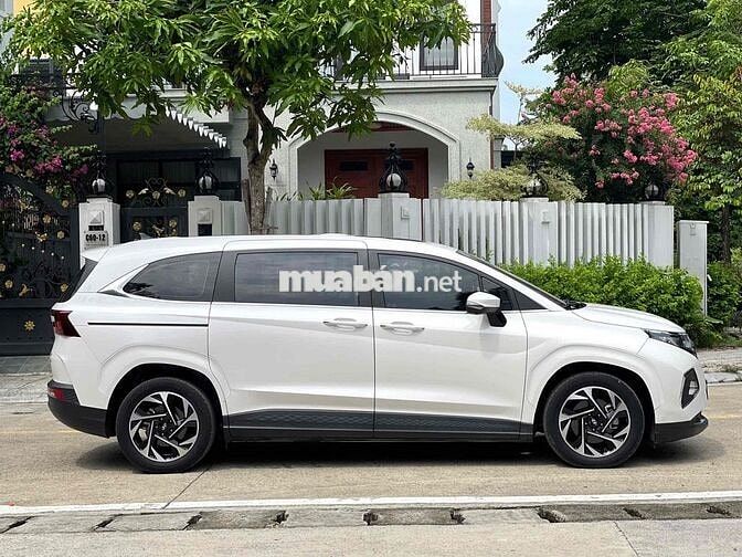 Hyundai Custin 2.0 Cao cấp sản xuất 2023
