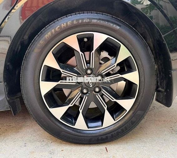 Kia Carnival 2.2D Signature  sản xuất 2024