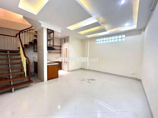 Cho thuê nhà Đội Cấn 40m², 5 tầng, 3PN, thông sàn, 13 triệu/tháng