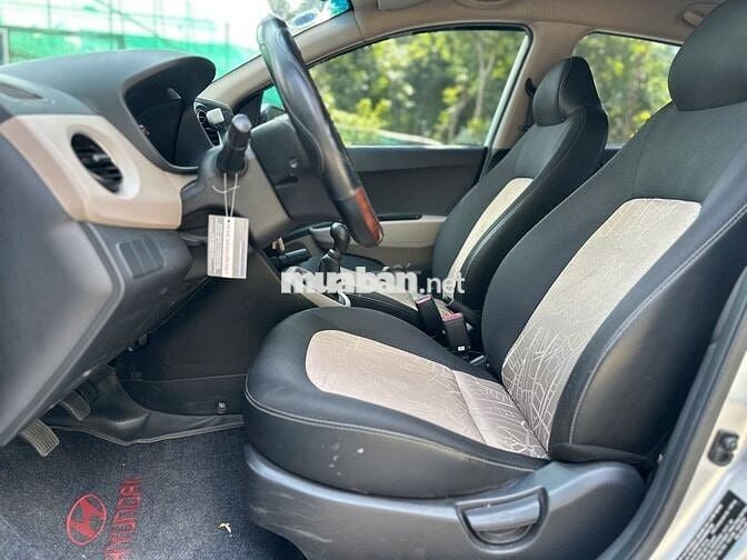 Hyundai I10 hatback 1.2 MT Base 2019 Bạc