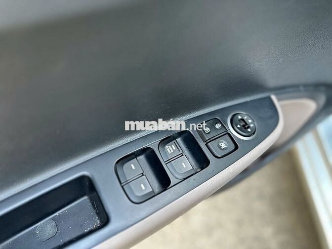 Hyundai I10 hatback 1.2 MT Base 2019 Bạc