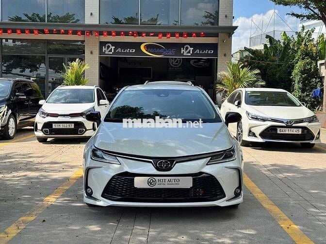 Toyota Altis 1.8V 2025 Trắng 14.000 km