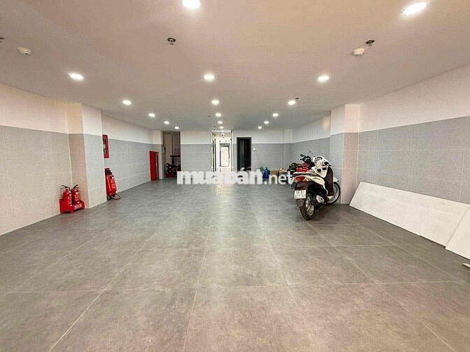 HĐ KHOÁN 130tr/tháng MẶT TIỀN Chdv 6.5x23 6 TẦNG THANG MÁY 29 phòng