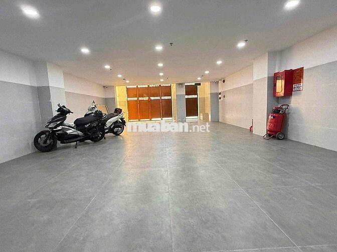 HĐ KHOÁN 130tr/tháng MẶT TIỀN Chdv 6.5x23 6 TẦNG THANG MÁY 29 phòng