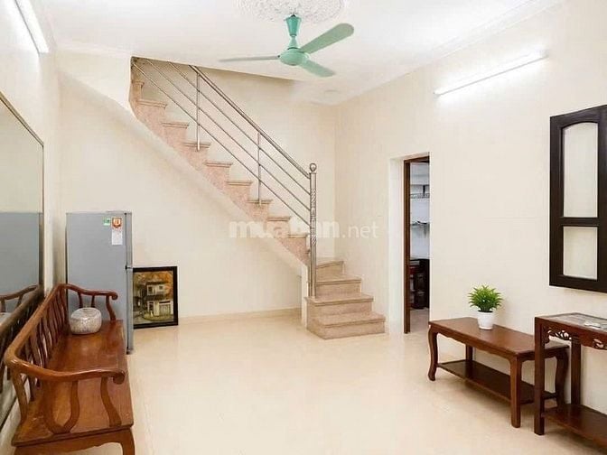 Cho thuê nhà đẹp gần Phố Thanh Nhàn DT 33m x 3T Gồm 2 ngủ và 2Vs