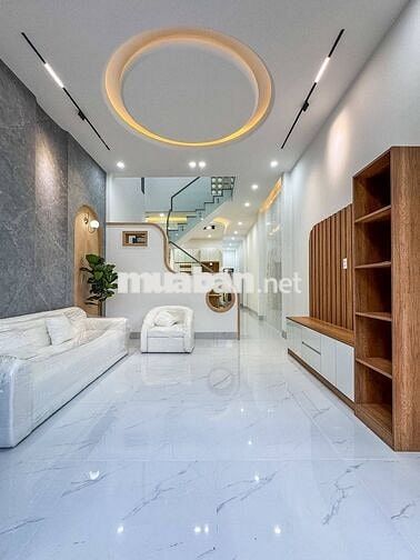 Nhà 1 trệt 1 lầu giá 1ty950 ngay Vòng xoay Tân Hiệp