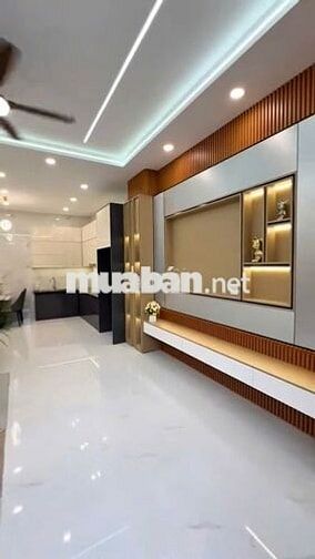 Nhà 1 trệt 1 lầu ngay trung tâm TP Tân Uyên, Sổ Riêng, sát chợ