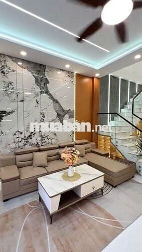 Nhà 1 trệt 1 lầu ngay trung tâm TP Tân Uyên, Sổ Riêng, sát chợ
