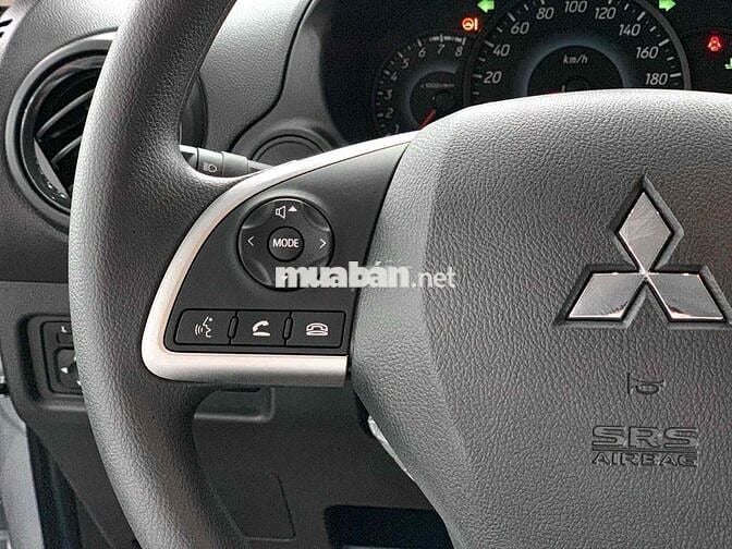 Mitsubishi Attrage 2024 Trắng 5 chỗ