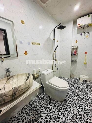 Cho thuê nhà Bát Khối, Ô tô đỗ, 3PN, Full nội thất, Giá 8tr