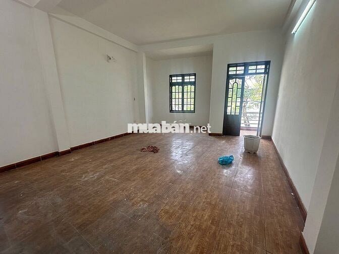 Cho thuê nhà mặt tiền đối diện trường Đại học Kinh tế
