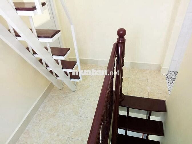 Cho thuê nhà 2 lầu 3PN, 2WC, 2 máy lạnh, giá 8,5tr/ tháng