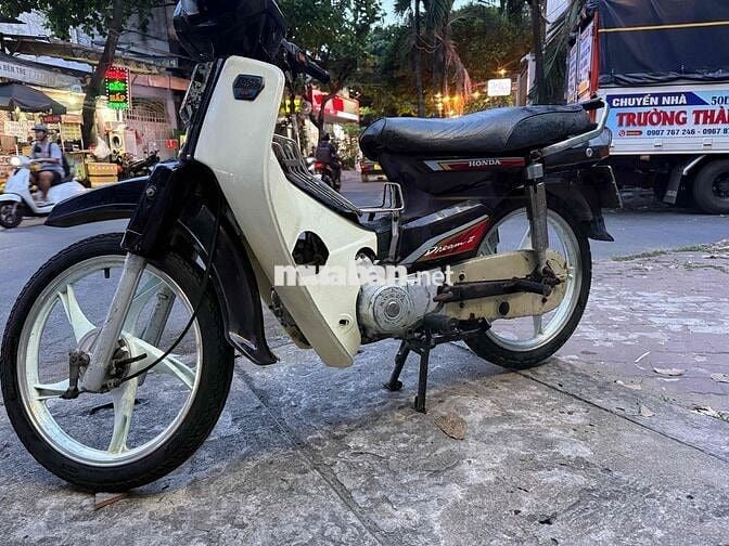 Honda Dream Trắng, Đen Xăng