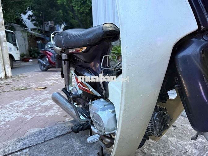 Honda Dream Trắng, Đen Xăng