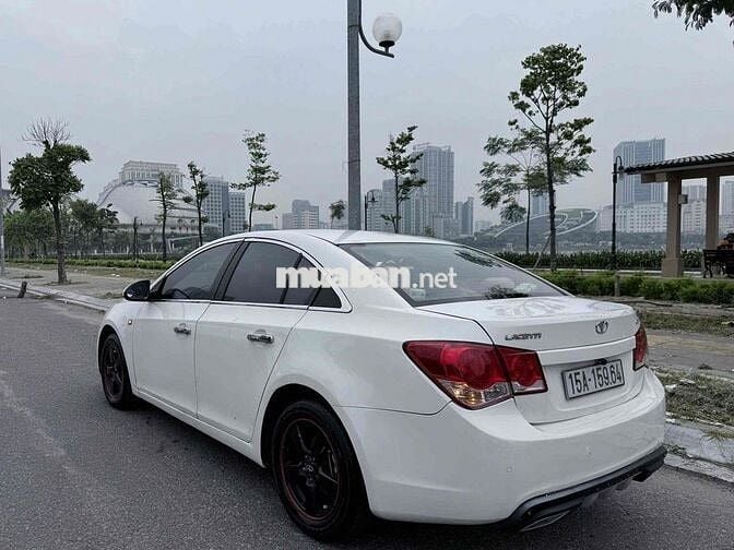 Chevrolet Lacetti CDX Trắng 5 chỗ