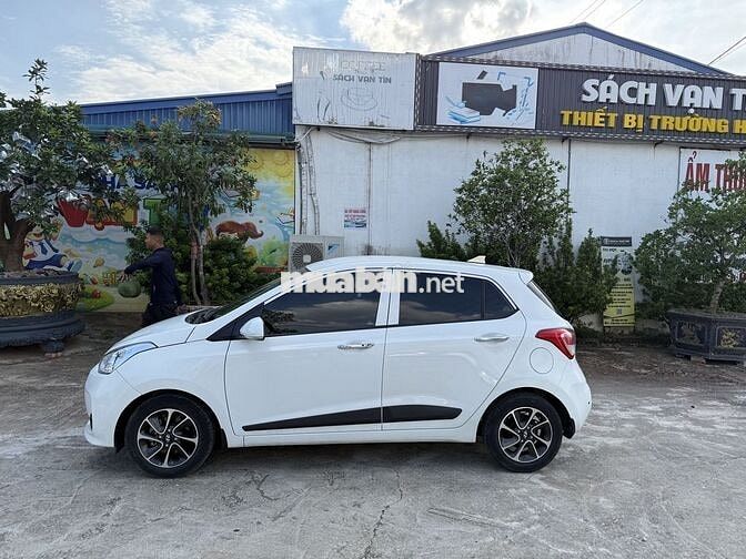 Hyundai i10 2021 1.2 MT Bản Đủ Trắng