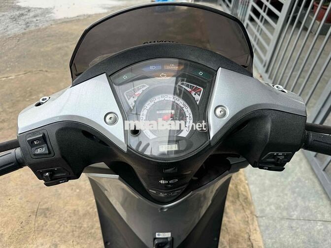 Honda SH 150 Bạc Zin chưa rớt đầu