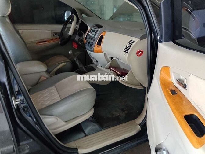 Toyota Innova G 2011 Đen 7 chỗ
