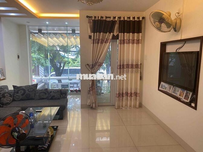 Cho thuê nhà 4 tầng full nội thất mặt tiền Ỷ Lan Nguyên Phi