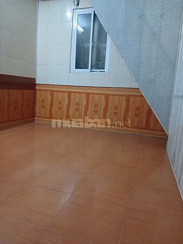 Cho thuê nhà chính chủ, nhà riêng 2 tầng, ngõ Văn Chương, quận Đống Đa