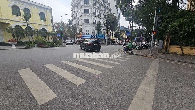 Mặt phố Thợ Nhuộm Hoàn Kiếm 800m2 12 nổi 3 hầm 180 phòng 70 trieu $