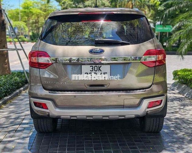 Ford Everest Titanium 7 chỗ Máy dầu Nâu