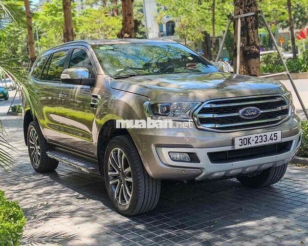 Ford Everest Titanium 7 chỗ Máy dầu Nâu