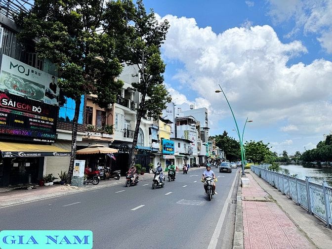 BÁN NHÀ MẶT TIỀN KINH DOANH : 1071 HOÀNG SA - P. 11 - Q. 3 - TPHCM