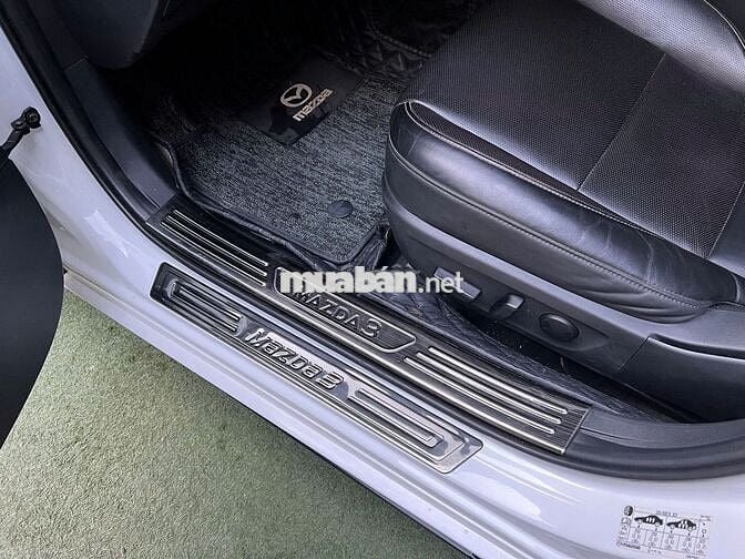 Mazda 3 Luxury 2025 màu trắng lướt 15.000 km