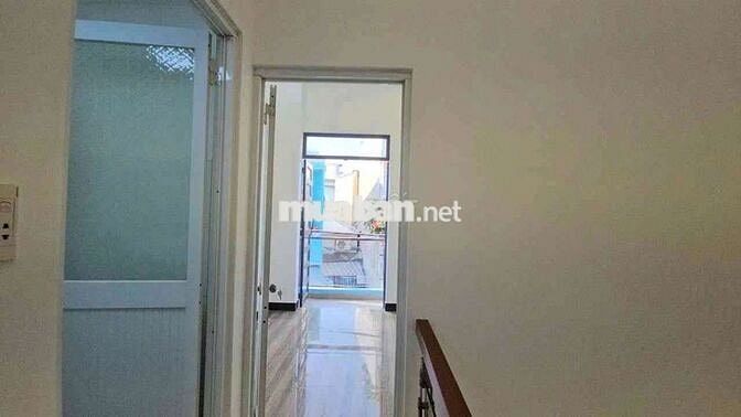 Bán nhà lô góc Lương Văn Can, 3 tầng, hẻm 6m thông, SHR, chỉ 3,x tỷ