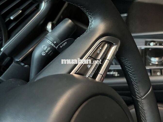 Mazda 3 Luxury 2025 màu trắng lướt 15.000 km