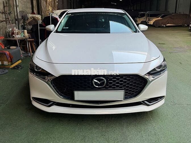 Mazda 3 Luxury 2025 màu trắng lướt 15.000 km