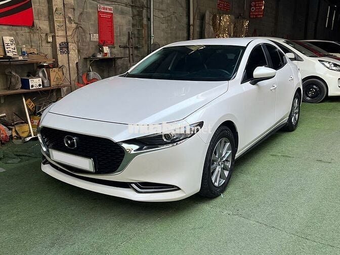 Mazda 3 Luxury 2025 màu trắng lướt 15.000 km