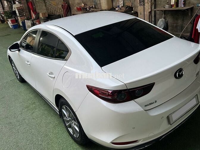 Mazda 3 Luxury 2025 màu trắng lướt 15.000 km
