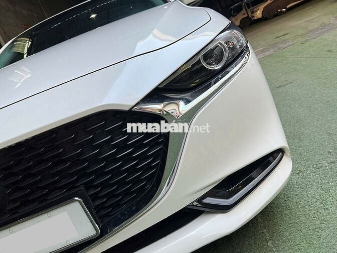 Mazda 3 Luxury 2025 màu trắng lướt 15.000 km