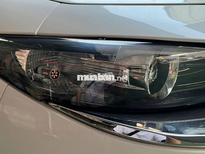 Mazda 3 Luxury 2025 màu trắng lướt 15.000 km